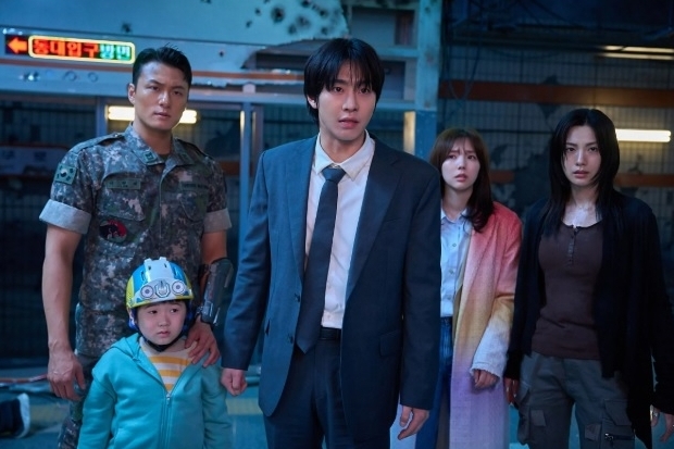 抢匪持刀闯屋勒索 Nana母女英勇搏斗制伏