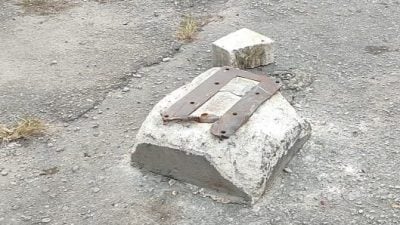 安顺市区拆除停车表没善后  石墩成绊脚石引民怨