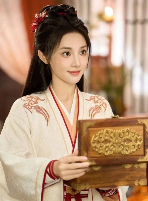 拍哭戏隐形眼镜移滑 彭小苒撑着演获赞