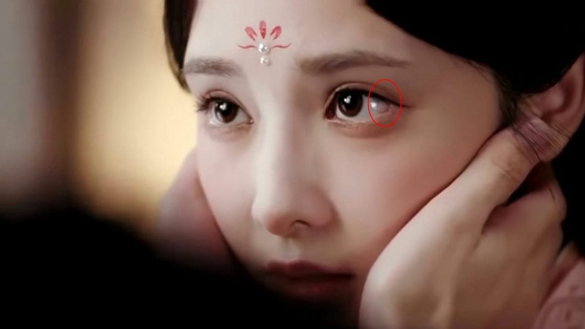 拍哭戏隐形眼镜移滑 彭小苒撑着演获赞