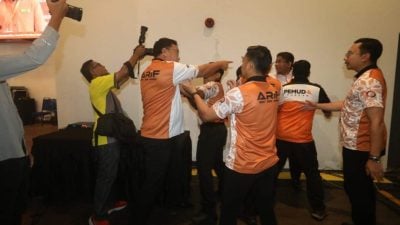 视频| 拟展延党选18个月惹不满 诚信党大会好火爆