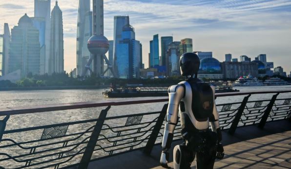 拼盘 人形机器人从苏州「自主」走到上海 超106公里破健力士纪录