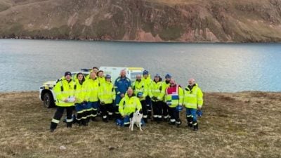 狗狗掉落百英尺悬崖 幸运毫发无伤