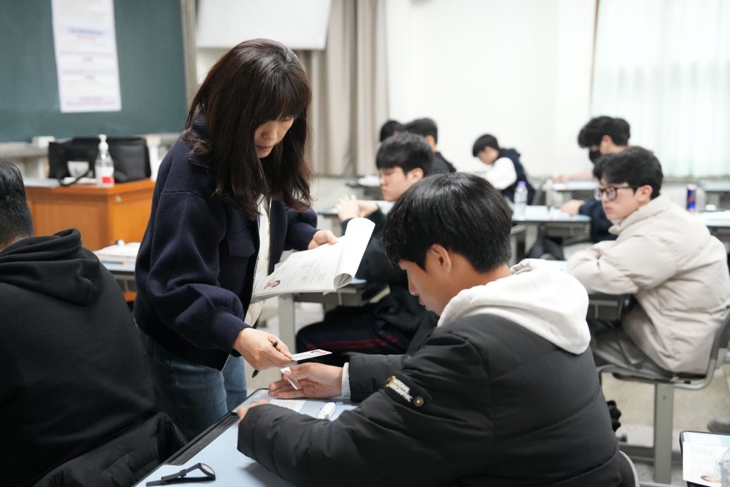 拼盘 韩国修能考生破55万人 考场玄学禁忌多