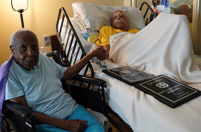 拼盘/全球最年长夫妻“加总216岁”深爱彼此 长寿秘诀曝光