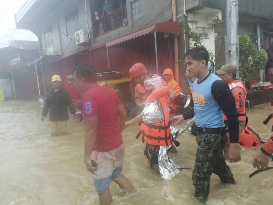 换文+换题，天下事主文)超强台“凤凰”来势汹汹 半径恐几乎覆盖整个菲律宾 