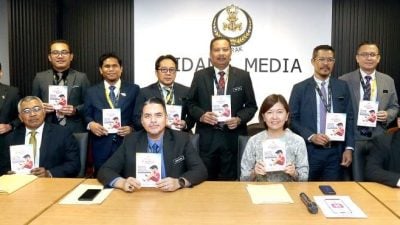 推介霹浪爱同行计醒手册  黄诗情：更新执照派送一份