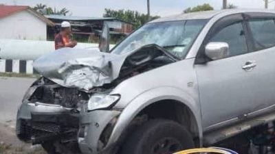 摩托与货卡相撞  嵌入车底 骑士摔死