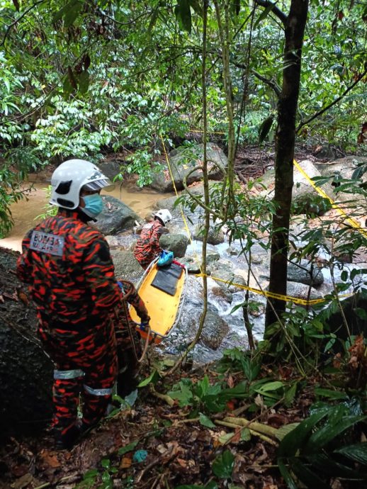 摩托车失控坠河 50岁男子不幸溺毙