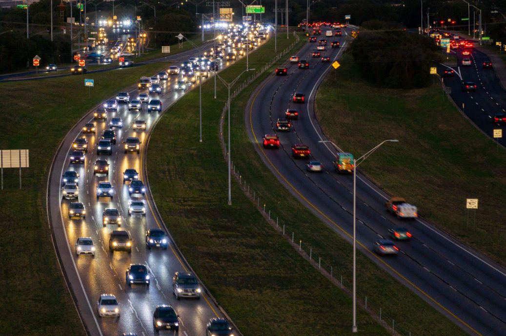 政府停摆结束恢复信心|美国陆空交通或迎15年来最繁忙感恩节