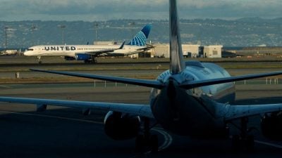 政府停摆超千架次航班取消 美参院罕见周末开会