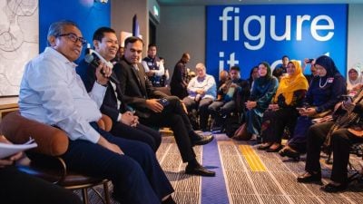 政府首秘：续深化改革   公服迈向更透明高效