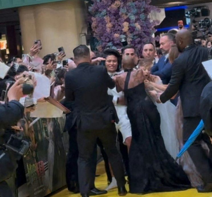 新加坡首映强抱艾莉安娜 澳洲网红被判入狱9天