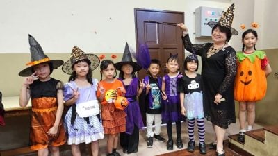 新华小学“童话有魔法”庆儿童节 校园化身奇幻童话国度