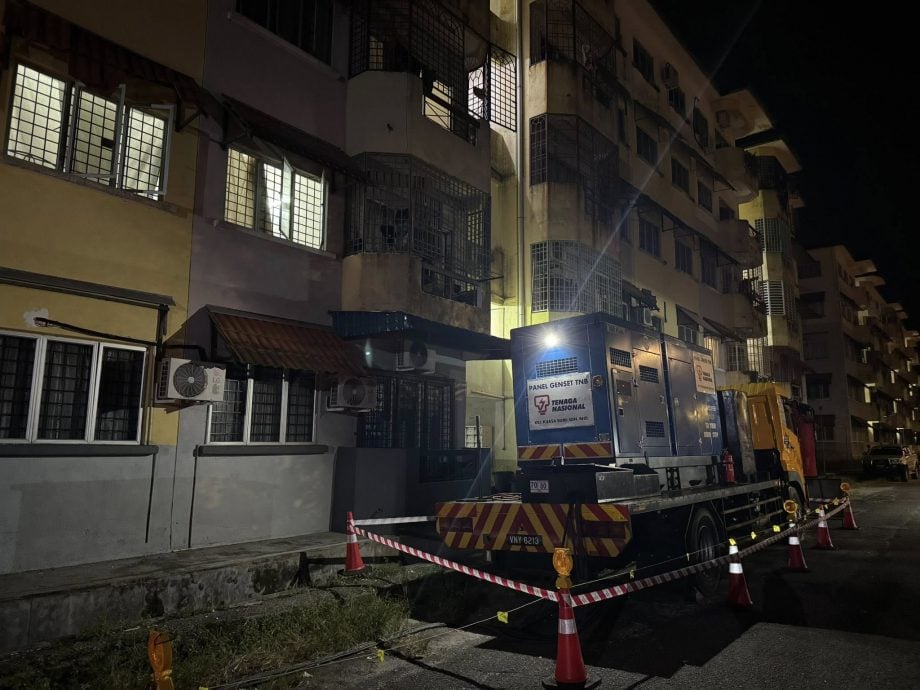 新街场电房着火爆炸 电供中断靠发电机供电