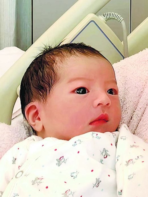 方媛满月出关秀小蛮腰　郭富城公开幼女中英全名	