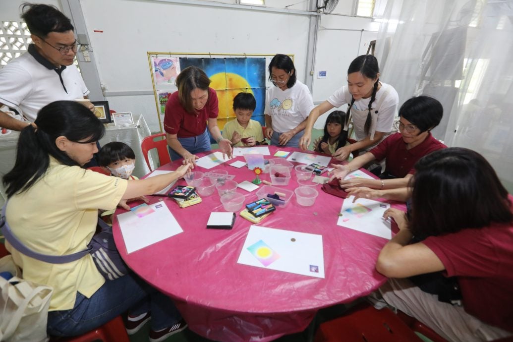 早报//大都会-希望之谷“希望献心艺9.0”慈善画展/7图