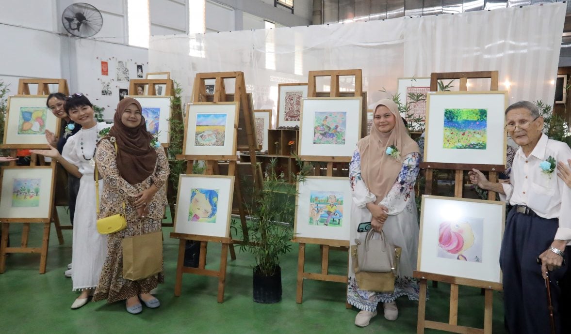 早报//大都会-希望之谷“希望献心艺9.0”慈善画展/7图