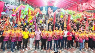 龙狮齐舞迎六十载 万寿宫周年庆千人同欢  