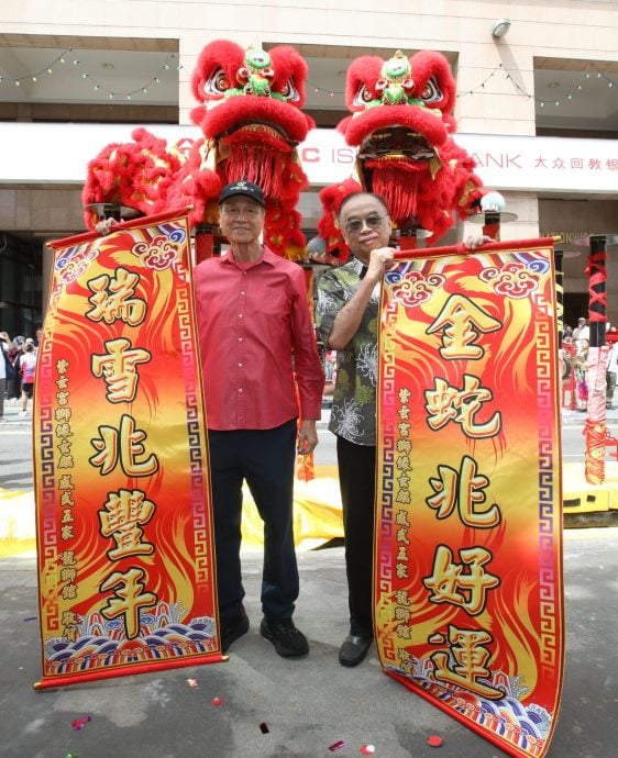 早报边头//大都会-李霖泰菜市场拱门揭幕 两代议员共谱社区传承