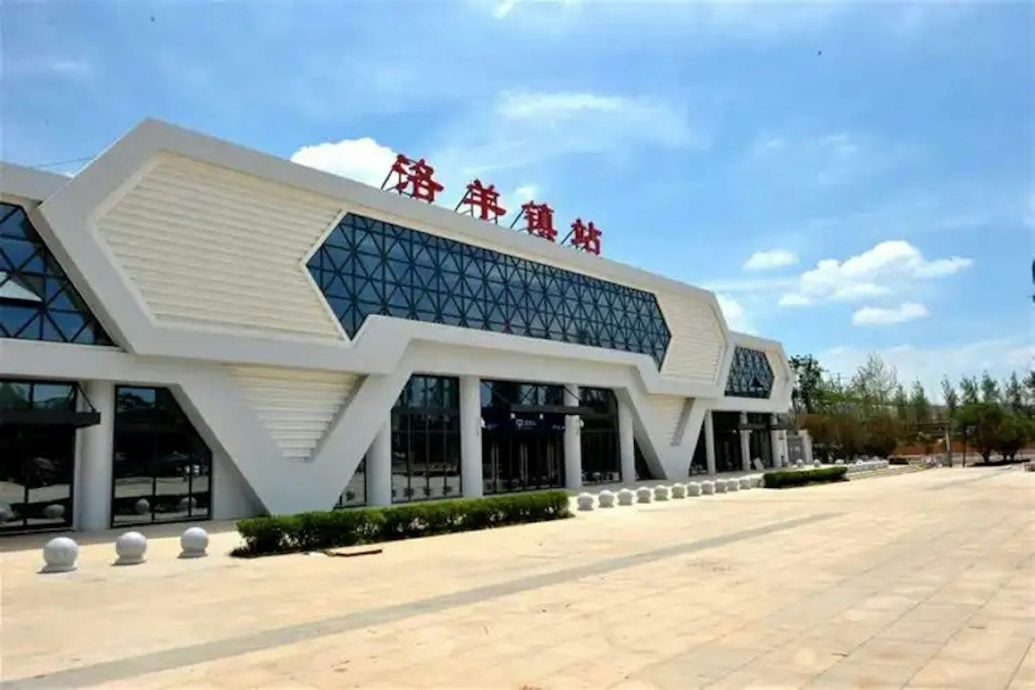 昆明一火车站试验列车撞人 致11死2伤