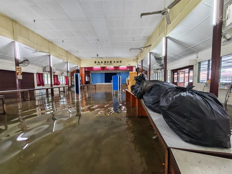 昨晚及今早大雨 曼绒多区再次沦陷