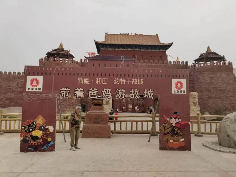 2年“慢游”7万公里 68岁儿携91岁母环游中国