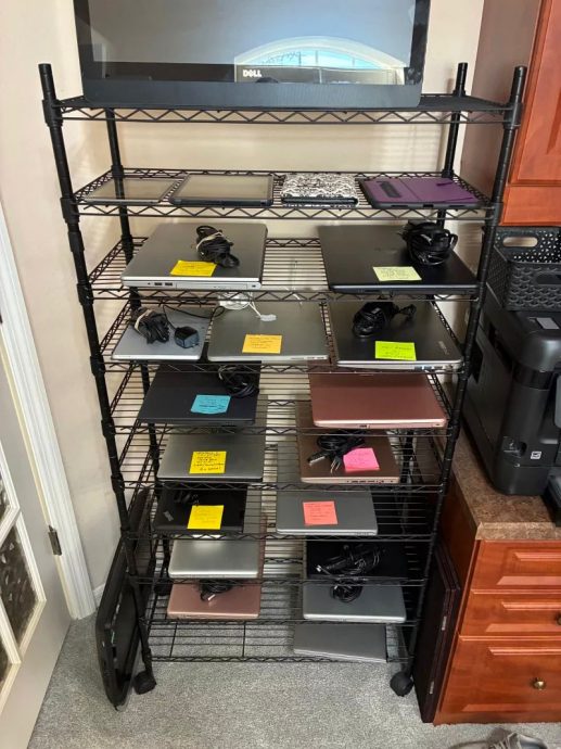 暖势力  老人退休后成“电脑精灵”义修电脑 无偿送最低薪资群体