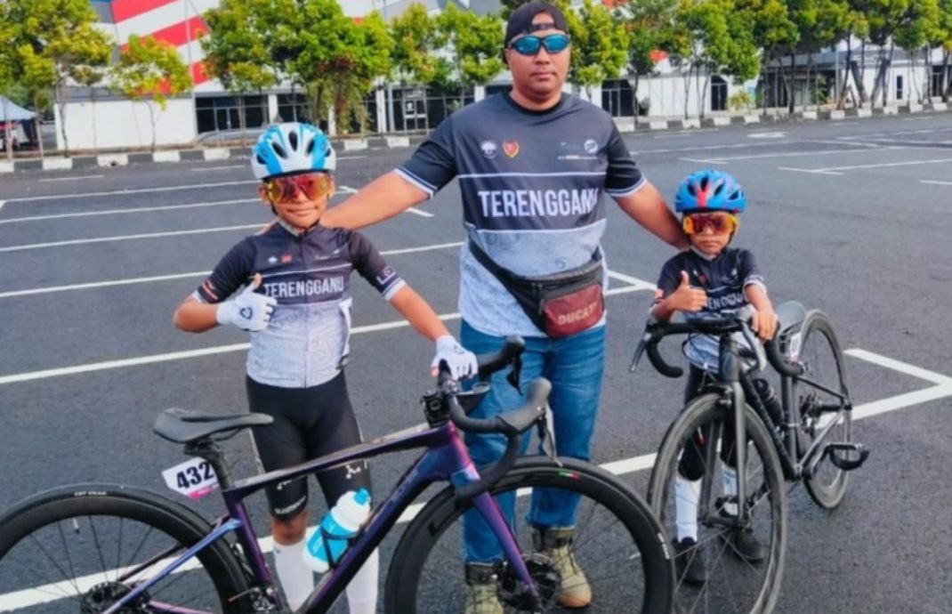 暖势力//年龄不是障碍 小小骑手展现骑行天赋