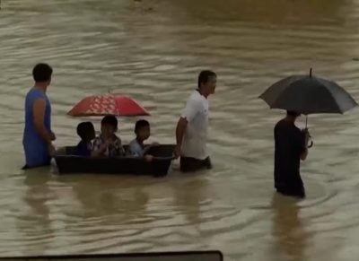 暴雨倾泄3日恶水包围合艾　泰媒直播灾情触目惊心