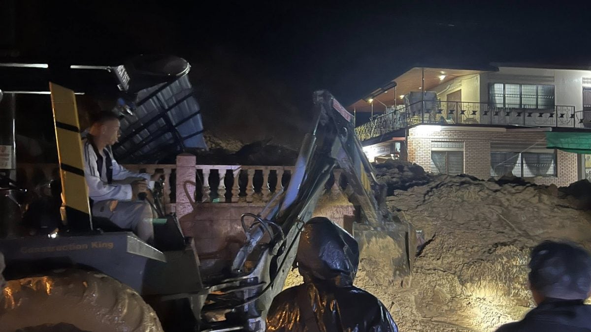 暴雨袭击 邦咯岛发生土崩