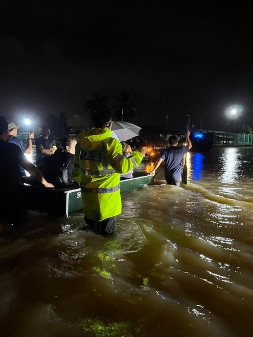 曼绒水灾|班台区500灾民迁移 开设10临时疏散中心安置