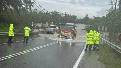 曼绒水灾｜爱大华往莫珍歪 怡保往爱大华 2路段封路