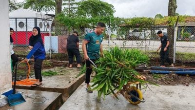曼绒水灾｜警动员清理灾后警局  盼尽快恢复服务