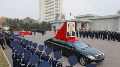 朝鲜为三朝“外交元老”金永南举行国葬