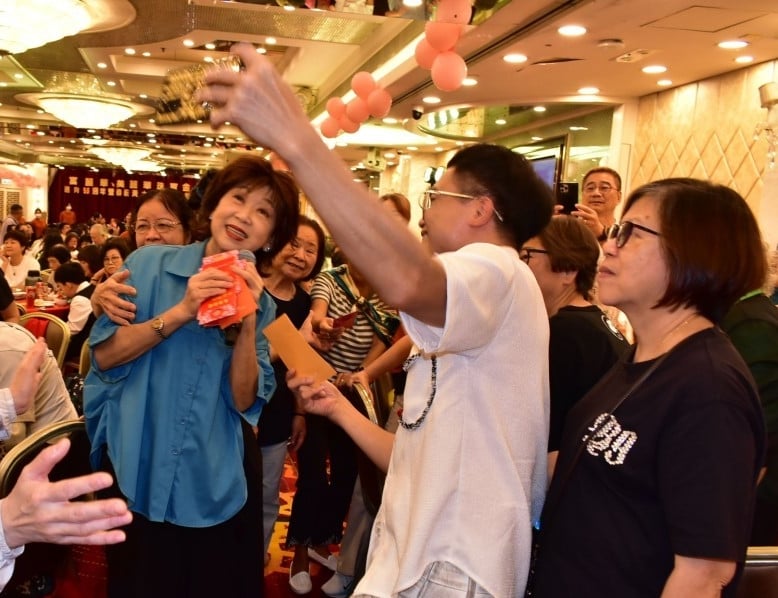 朱咪咪持续暴瘦惹担忧 自嘲已变仙鹤