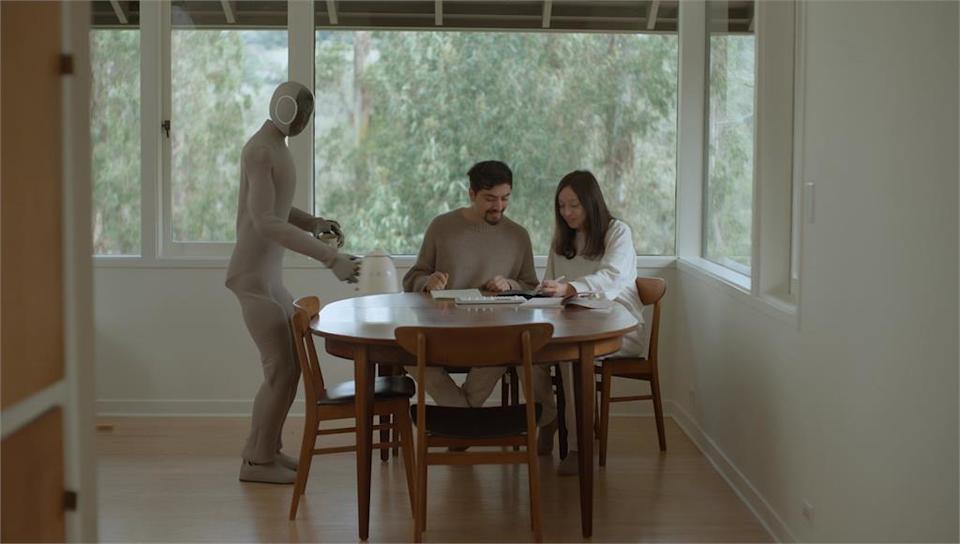 机器人管家成真？“复杂家务”需真人远端操作 家庭恐变另类训练场