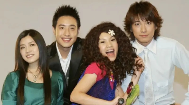 杨丞琳隔17年合体藤冈靛 一句话掀《不良笑花》回忆杀