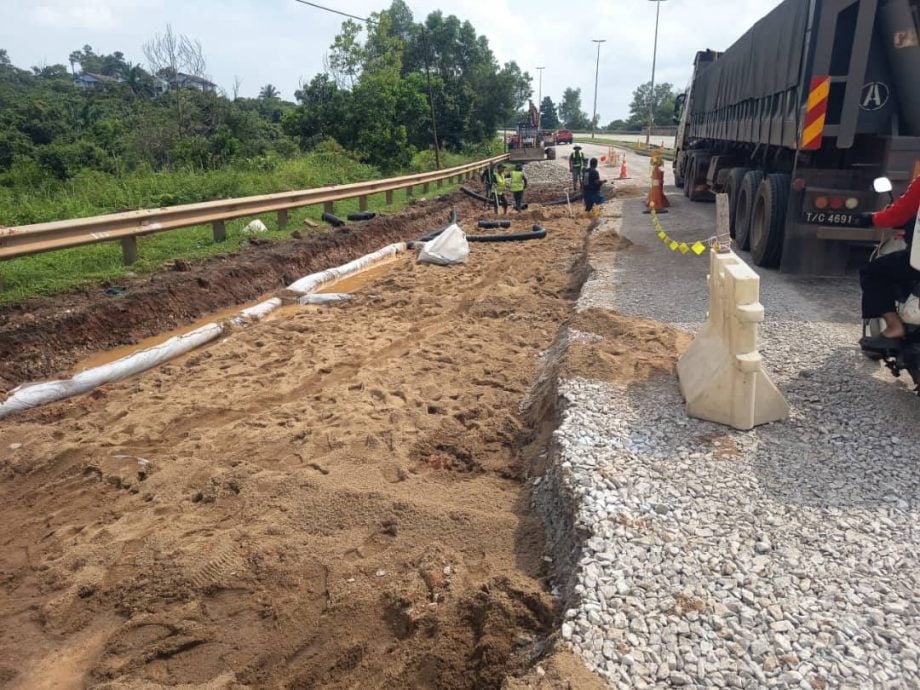 林明路进行维修道路工程引交通堵塞，料27日全面完工。