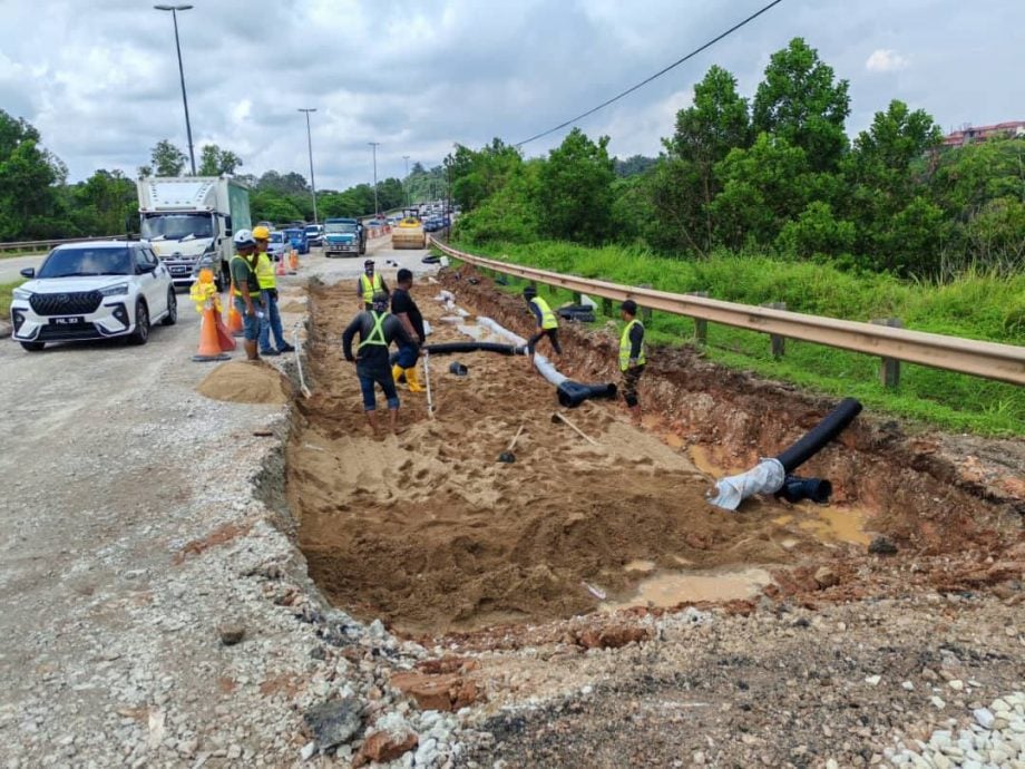 林明路进行维修道路工程引交通堵塞，料27日全面完工。