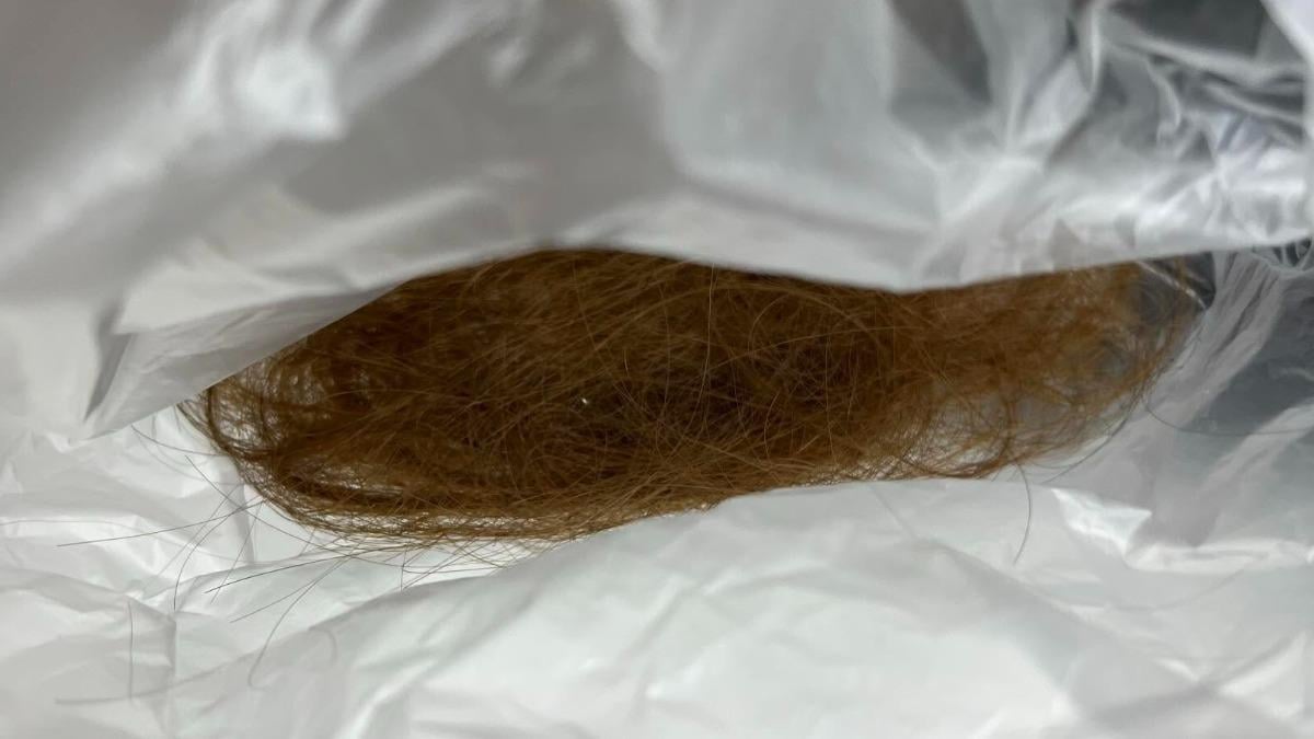 校园霸凌又一起 女生撞到学长 遭三楼拖到一楼强剪发