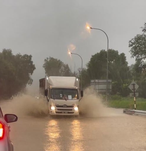 根登工业区也沦陷 交通一度中断