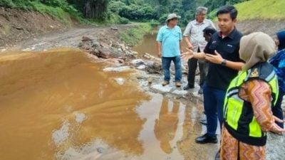 梁子祥提出三初步建议  解双溪巴板桥霹河变蓝问题