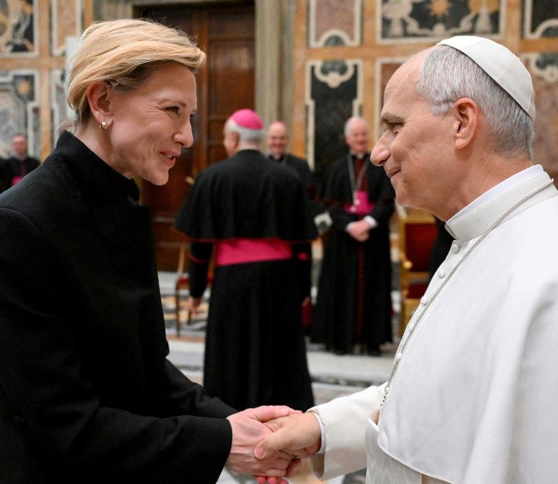 梵蒂冈星光闪耀!教宗良十四世会见好莱坞大咖 影后凯特布兰琪也在列