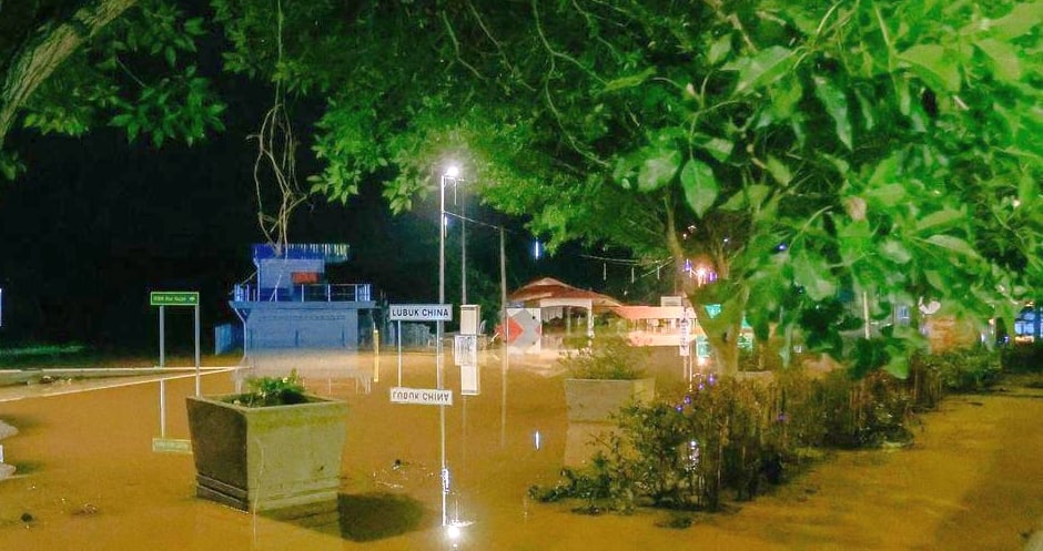 水灾影响甲16地区·232灾民安置临时疏散中心