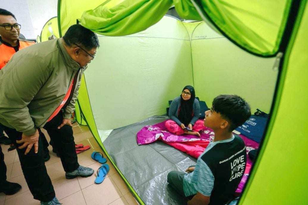 水灾影响甲16地区·232灾民安置临时疏散中心