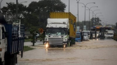 泰南大水灾 | 集装箱罗里载灾民如“卖猪仔”   外长：特殊情况盼见谅