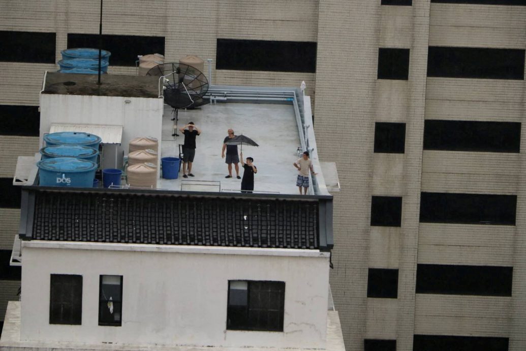 泰南洪灾致33死 军方出动直升机空运危重病人