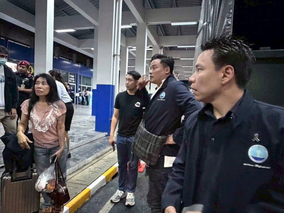 泰国旅游部长下令紧急运送食品和饮用水 助滞留合艾游客