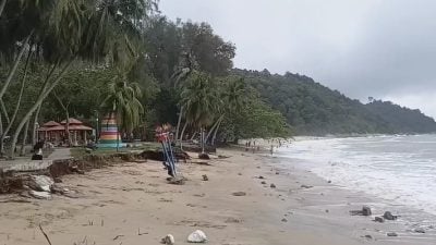 海浪汹涌 基于安全 直落峇迪 昔加里七湾海滩即起关闭